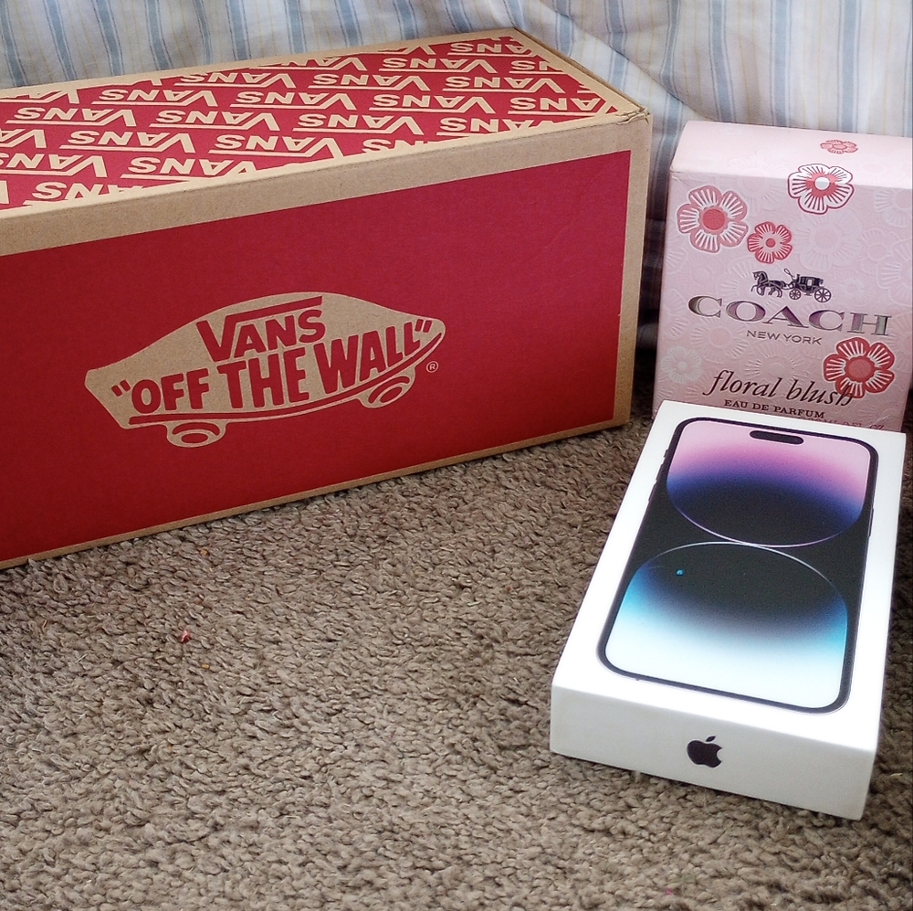 Empty boxes - Picture 2 of 6